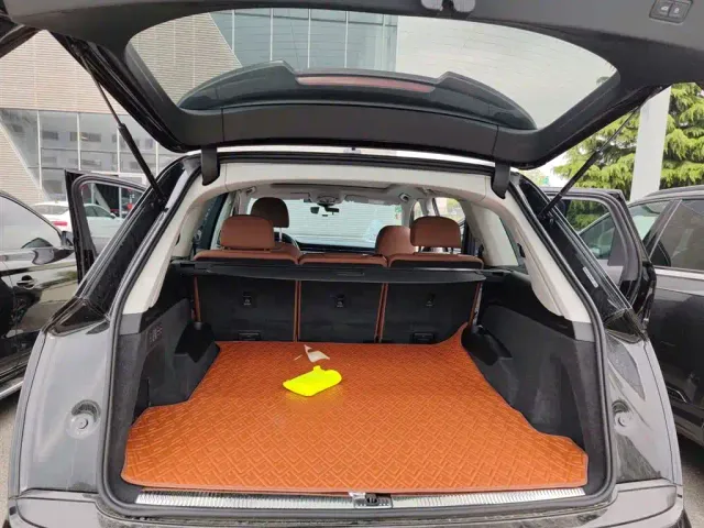 Audi Q7 — Фото автомобиля 14