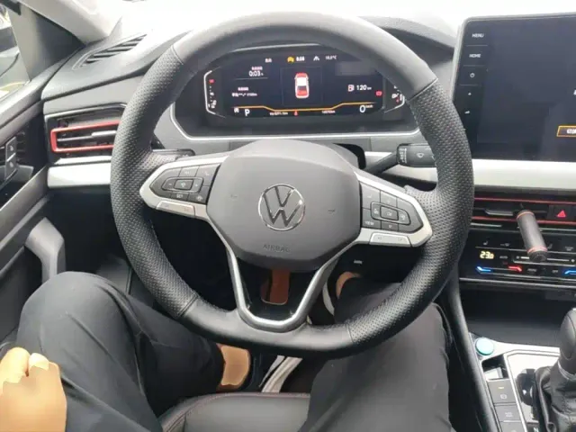 Volkswagen Lavida — Фото автомобиля 10