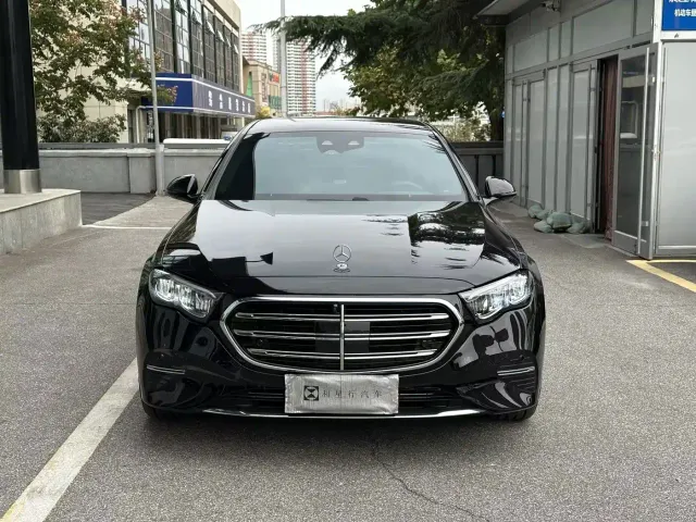 Mercedes-Benz E-Class — Фото автомобиля 2