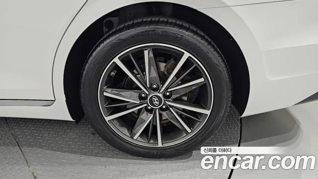 Hyundai Grandeur New — Фото автомобиля 21