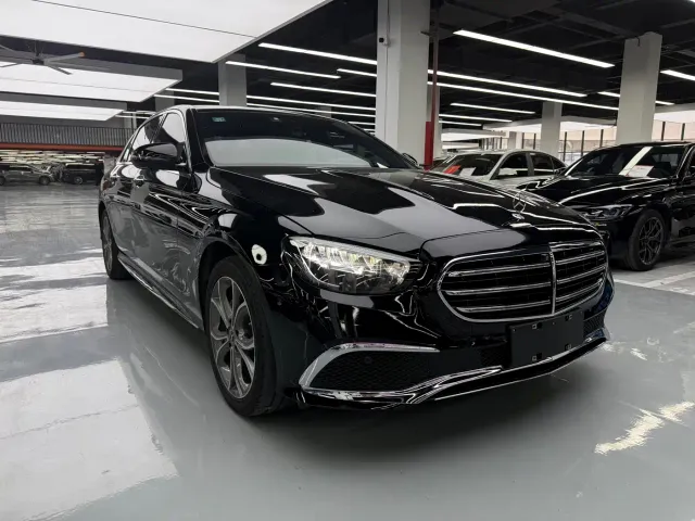 Mercedes-Benz E-Class — Фото автомобиля 3
