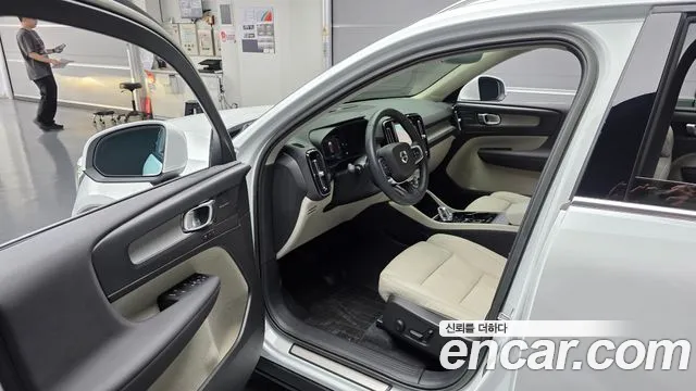 Volvo XC40 — Фото автомобиля 15