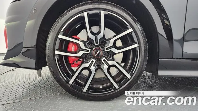 MINI Cooper Generation 4 — Фото автомобиля 5