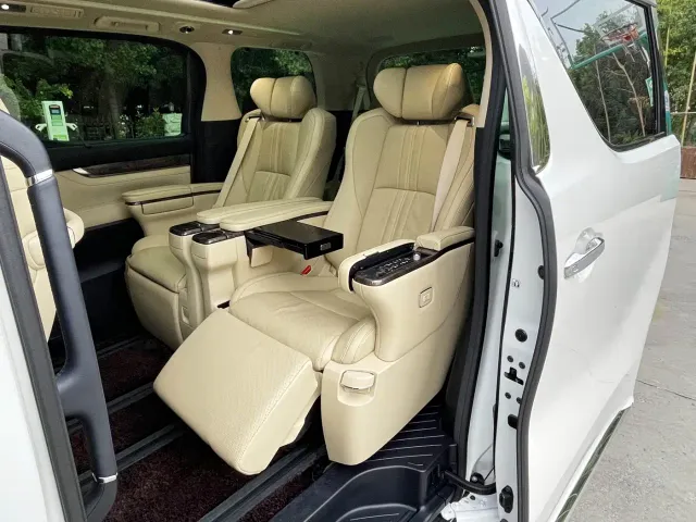 Toyota Vellfire — Фото автомобиля 18