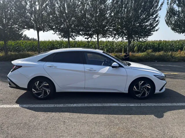 Hyundai Elantra — Фото автомобиля 4