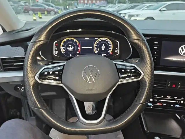 Volkswagen Passat — Фото автомобиля 10