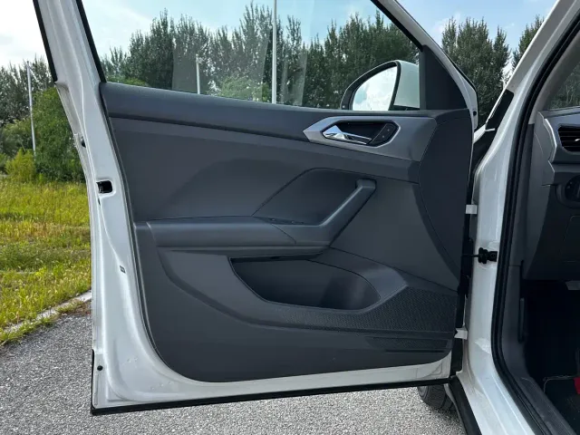 Volkswagen T-Cross — Фото автомобиля 24