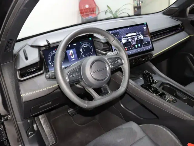 Lynk & Co 03 — Фото автомобиля 10