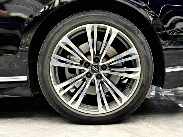Audi A8 — Фото автомобиля 5