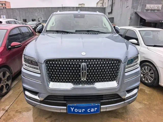 Lincoln Navigator — Фото автомобиля 2