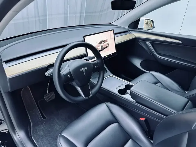 Tesla Model Y — Фото автомобиля 6