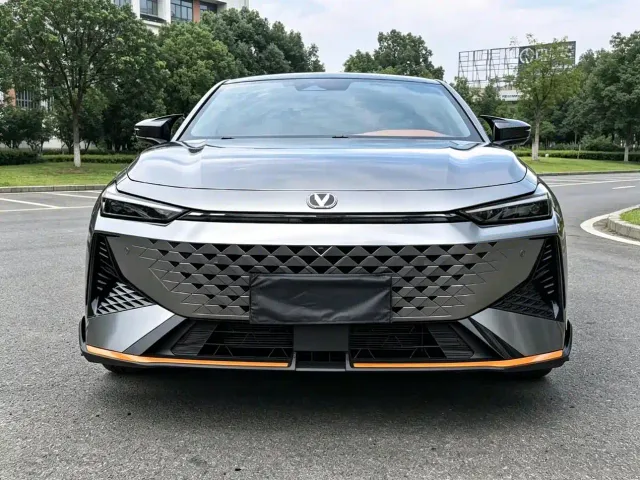 Changan UNI-V — Фото автомобиля 3