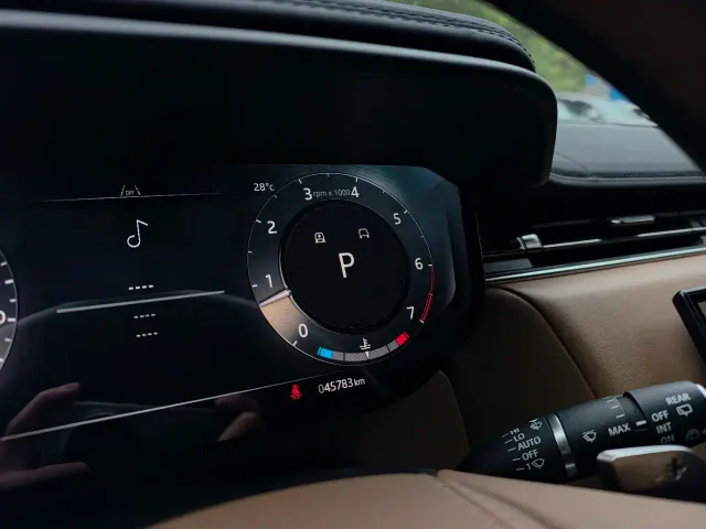 Land Rover Range Rover Sport — Фото автомобиля 6