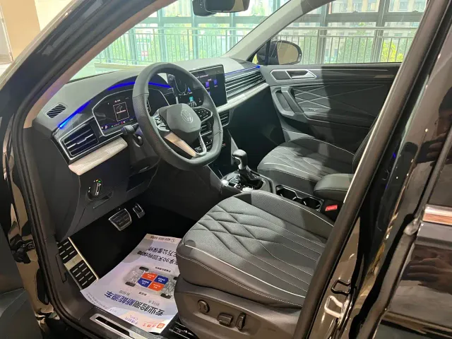 Volkswagen Tiguan L — Фото автомобиля 8