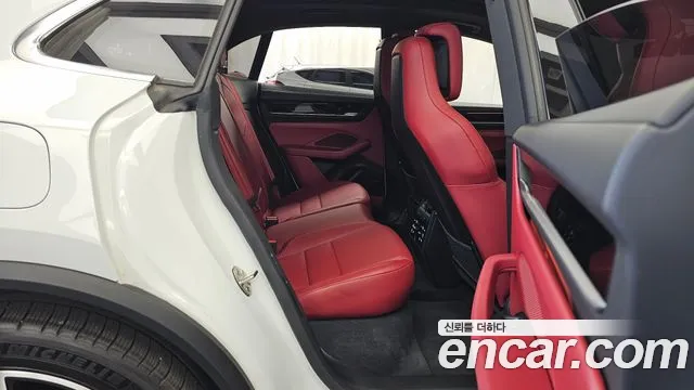 Porsche Macan Electric — Фото автомобиля 18