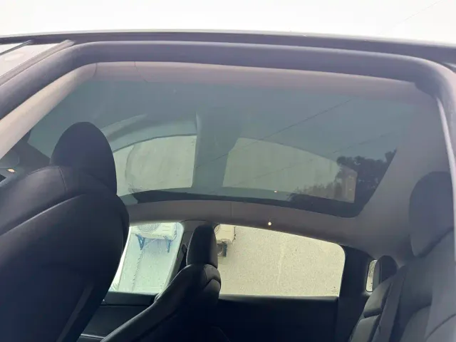 Tesla Model Y — Фото автомобиля 6