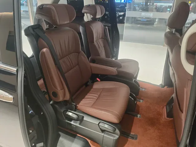 Honda Odyssey — Фото автомобиля 12
