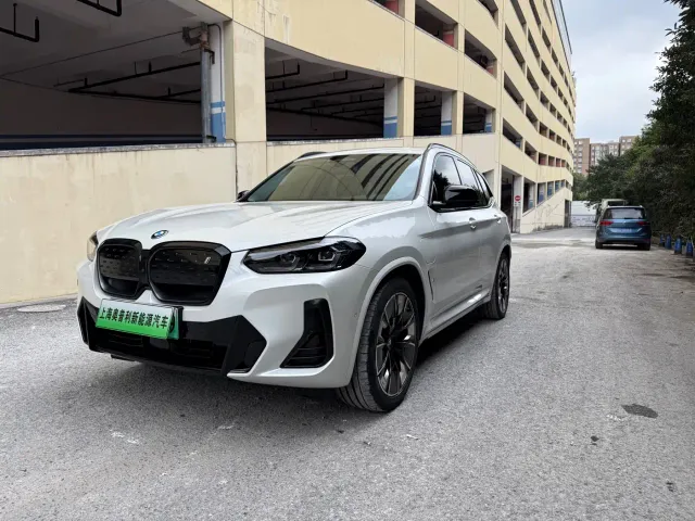 Фотография автомобиля — BMW iX3