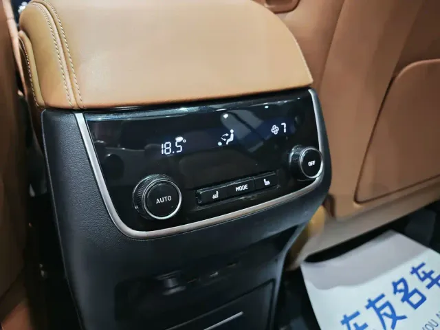 Li Auto ONE — Фото автомобиля 8
