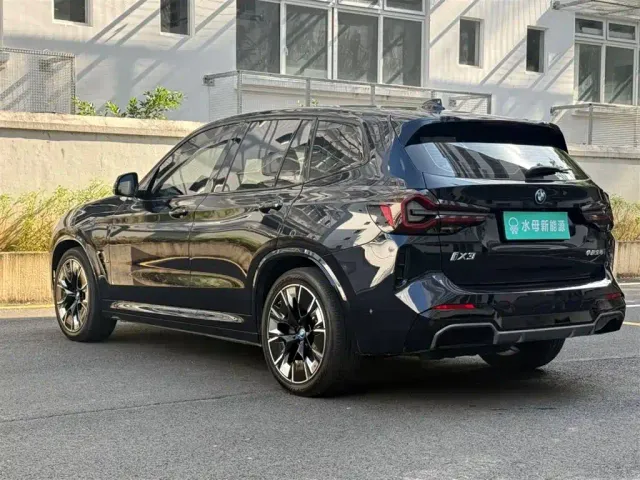 BMW iX3 — Фото автомобиля 6