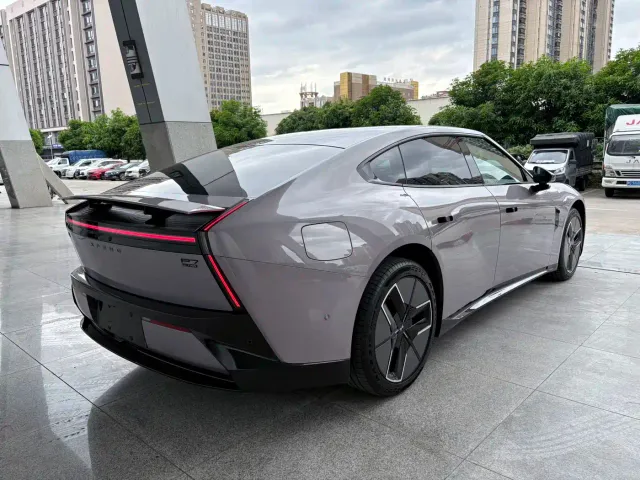 Xpeng P7 — Фото автомобиля 8