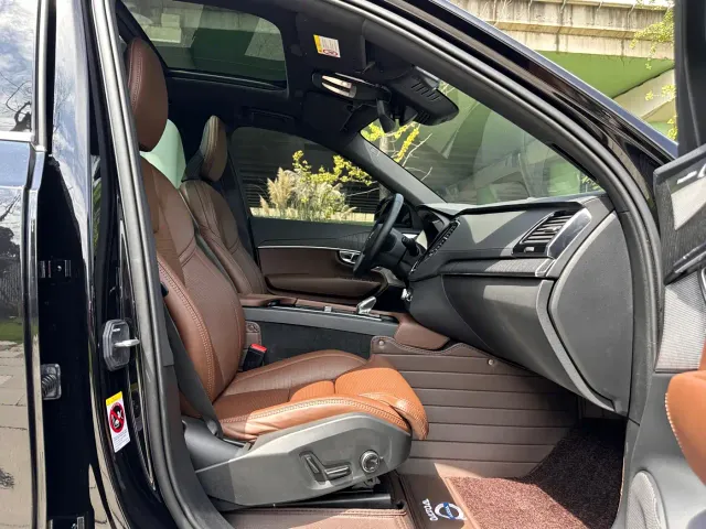Volvo XC90 — Фото автомобиля 15