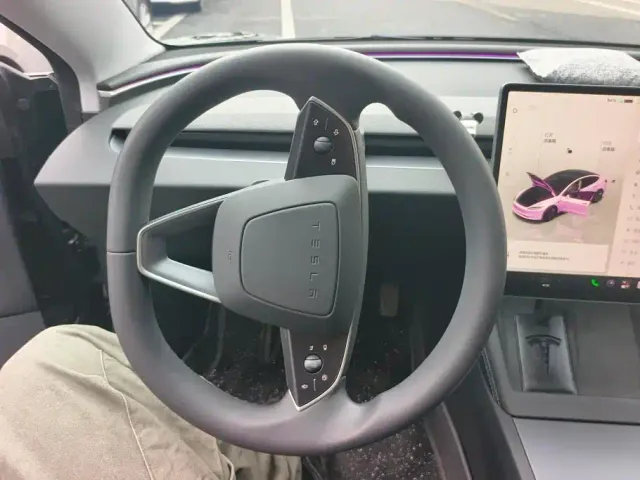 Tesla Model 3 — Фото автомобиля 15
