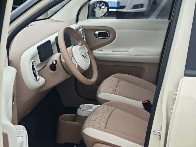 Wuling Motors Hongguang MINIEV 2026 Model Four-Door High-End Edition — Фото автомобиля 8