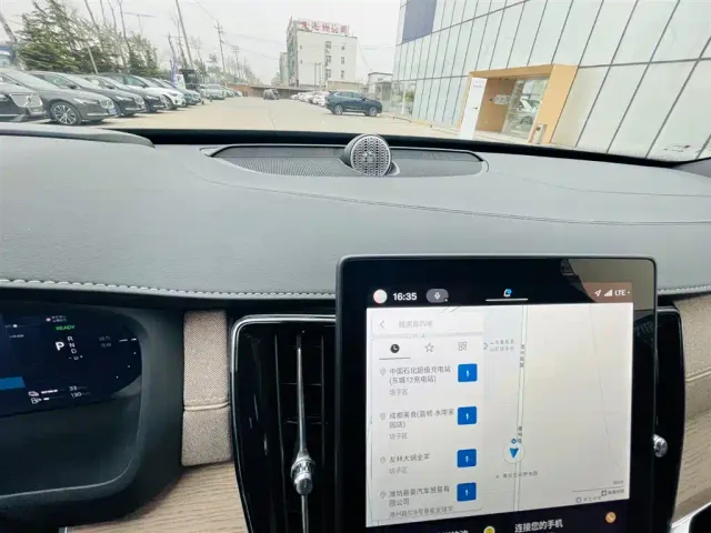 Volvo XC90 — Фото автомобиля 20
