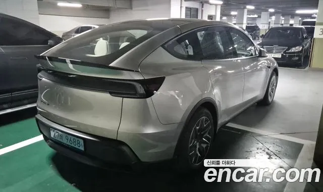 Tesla Model Y — Фото автомобиля 2