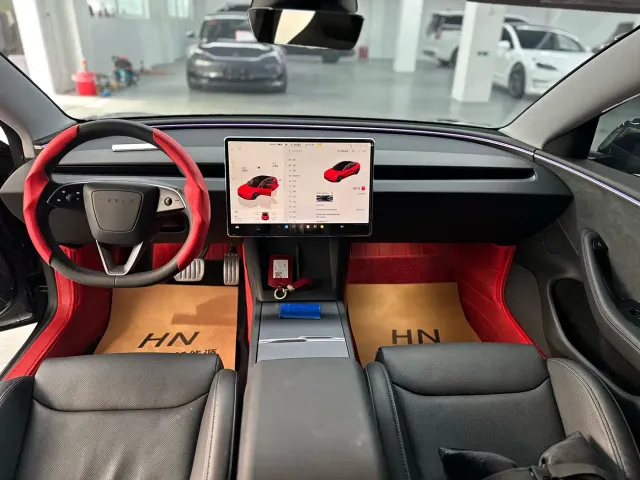 Tesla Model 3 — Фото автомобиля 7