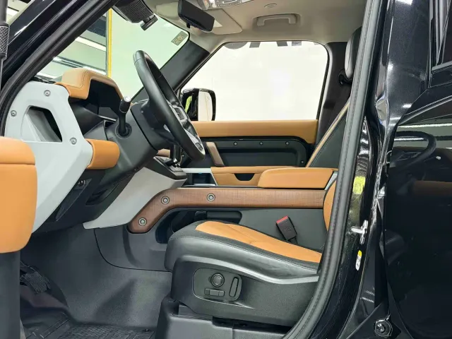 Land Rover Defender — Фото автомобиля 16