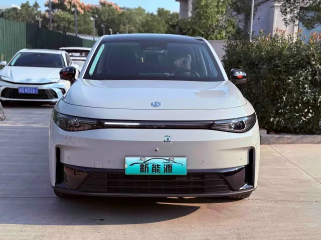 Leapmotor C10 — Фото автомобиля 2