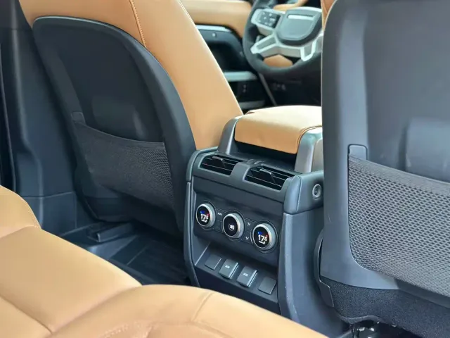 Land Rover Defender — Фото автомобиля 9