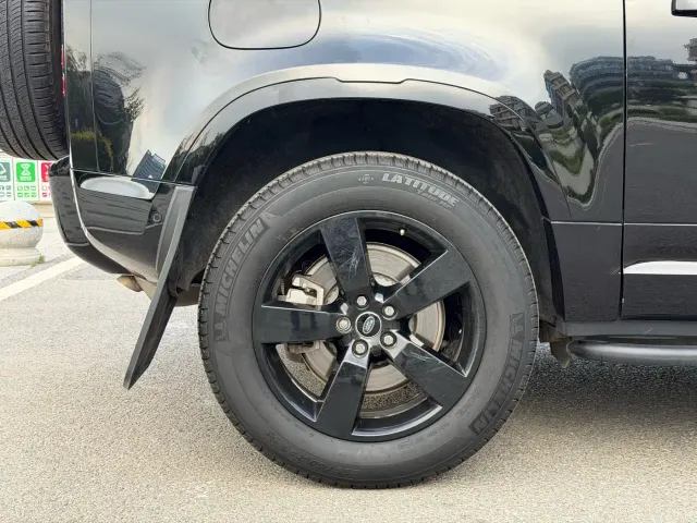 Land Rover Defender — Фото автомобиля 15