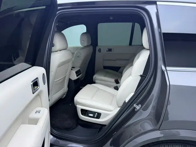 Li Auto L8 — Фото автомобиля 16