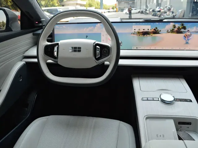 Geely Galaxy E8 — Фото автомобиля 12