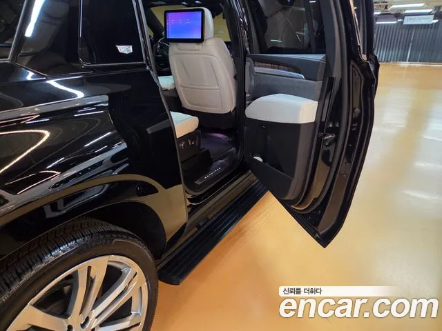 Cadillac Escalade Generation 5 — Фото автомобиля 16