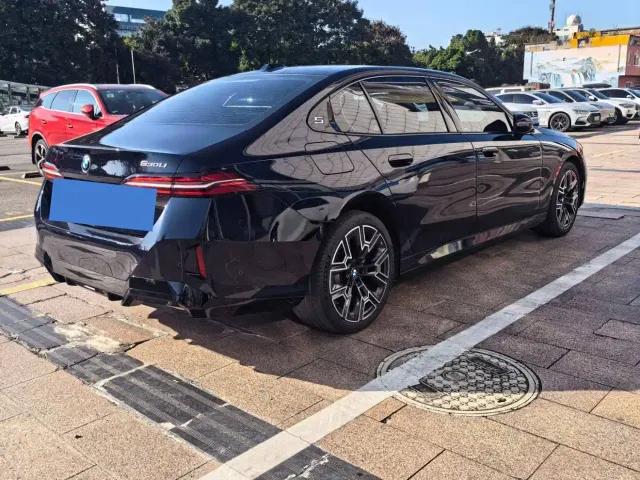 BMW 5 Series — Фото автомобиля 4