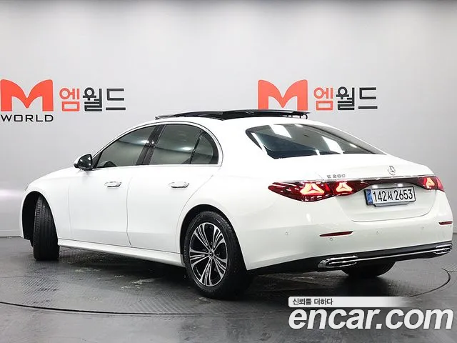 Mercedes-Benz E-Class — Фото автомобиля 4