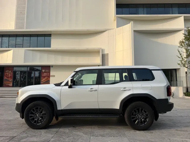Toyota Prado — Фото автомобиля 8