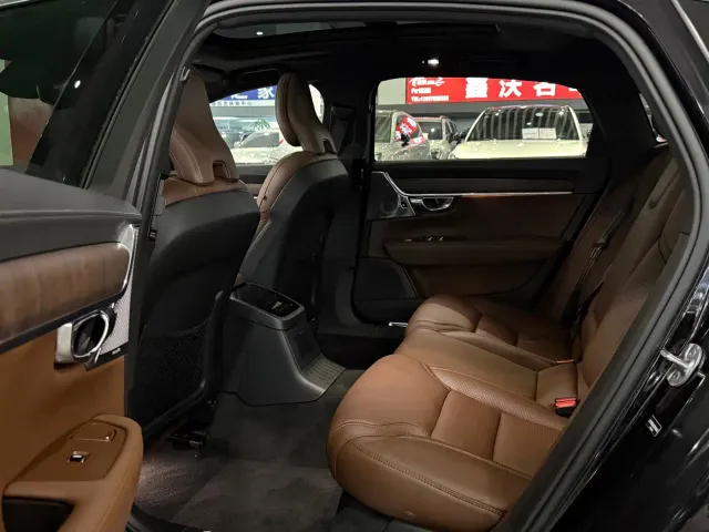 Volvo S90 — Фото автомобиля 8
