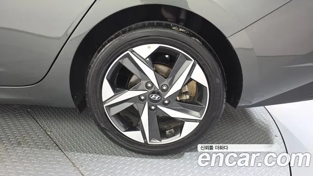 Hyundai AVANTE Avante (CN7) — Фото автомобиля 16