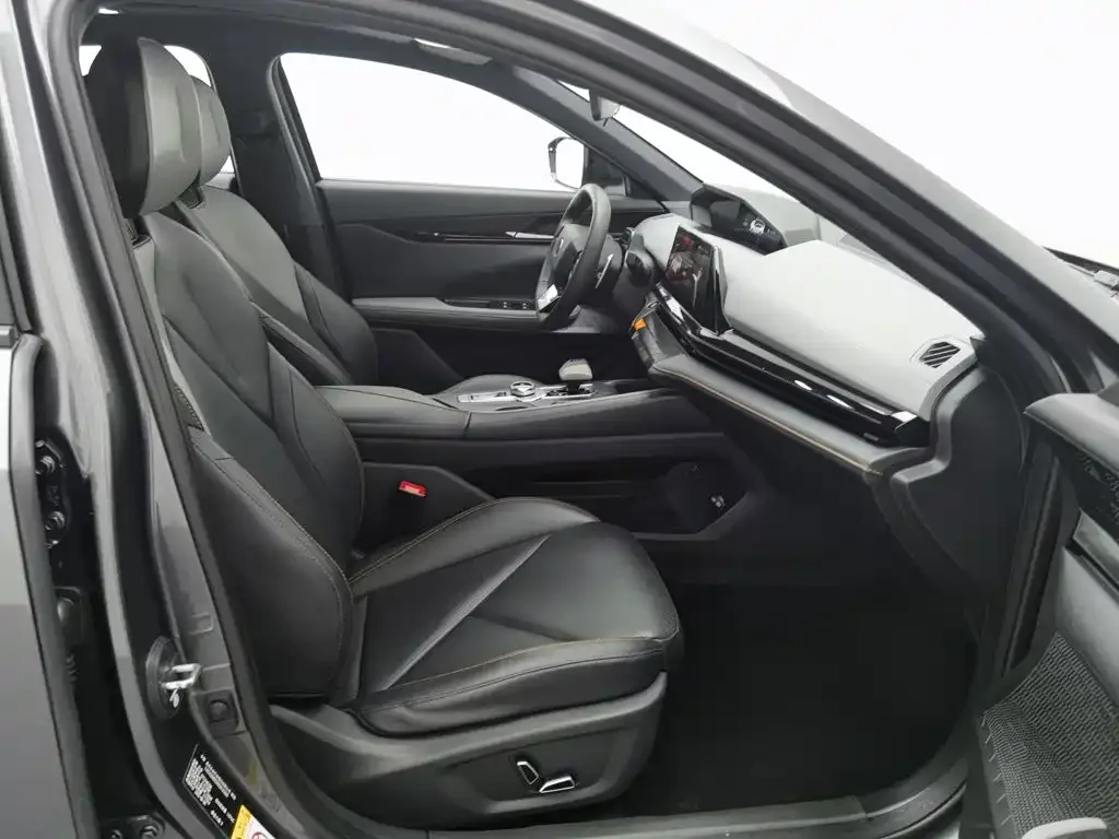 Changan Changan UNI-V 2022 1.5T Premium Model — Фото автомобиля 23