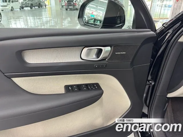Вольво XC40 B4 Ultra Bright — Фото автомобиля 12