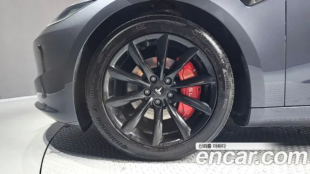 Tesla Model 3 — Фото автомобиля 5