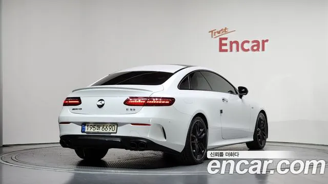 Mercedes-Benz E-Class — Фото автомобиля 2