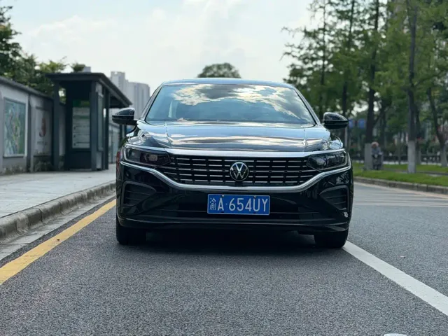 Volkswagen Passat — Фото автомобиля 2