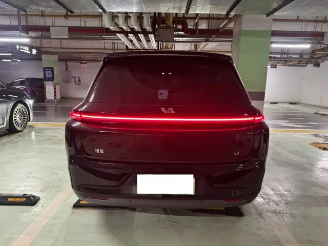 Li Auto L8 — Фото автомобиля 8