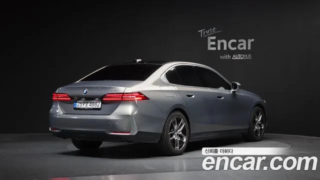 BMW 5-Series — Фото автомобиля 2